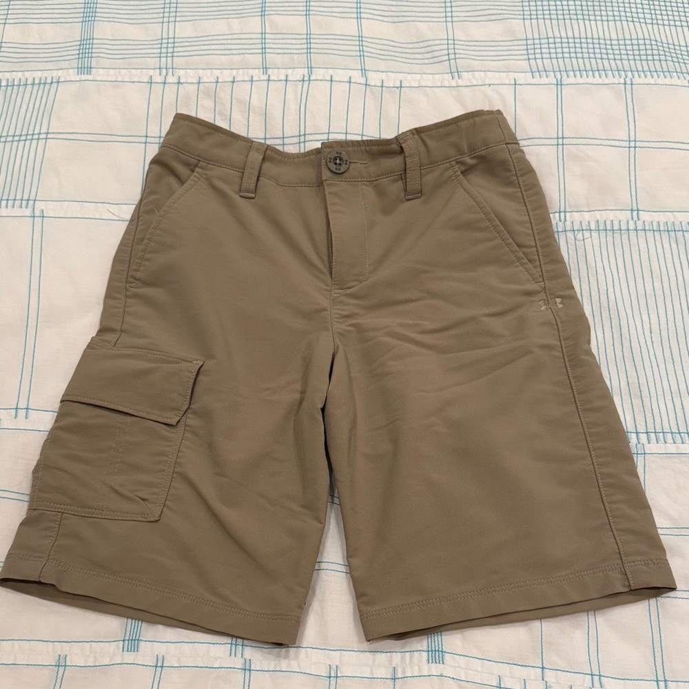 Under Armour Boys Khaki Cargo Shorts Size Medium